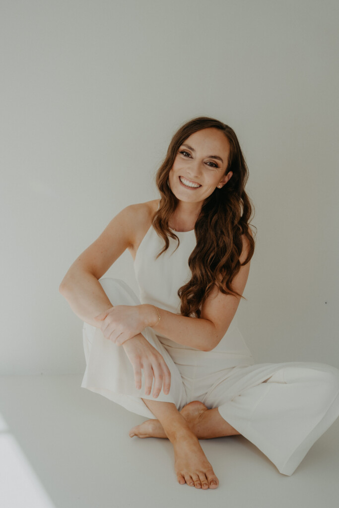 Salome Sommer sitting in a bright studio