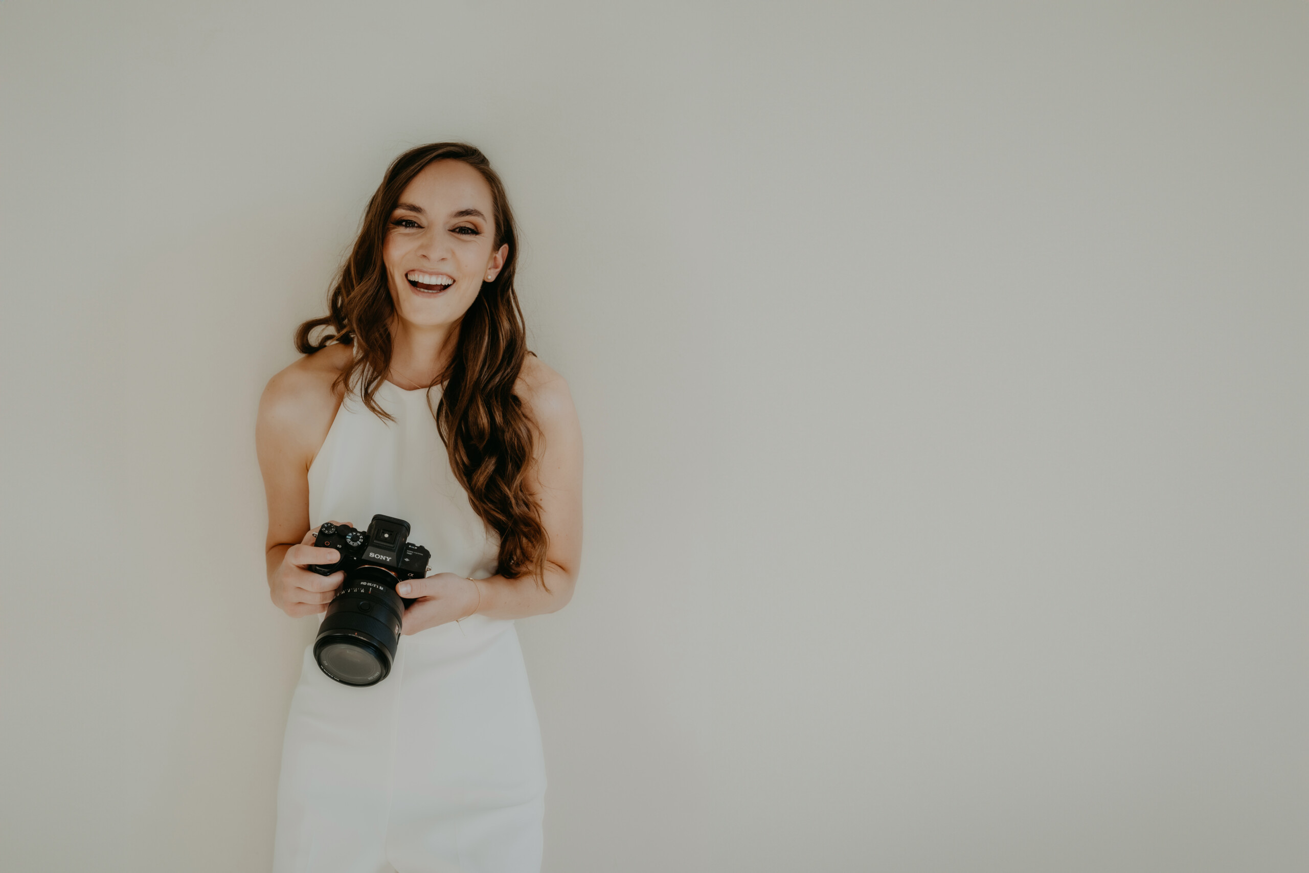 Salome Sommer, wedding videographer, with her camera