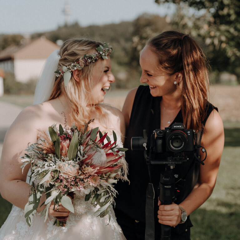 Salome Sommer with a couple on their wedding day