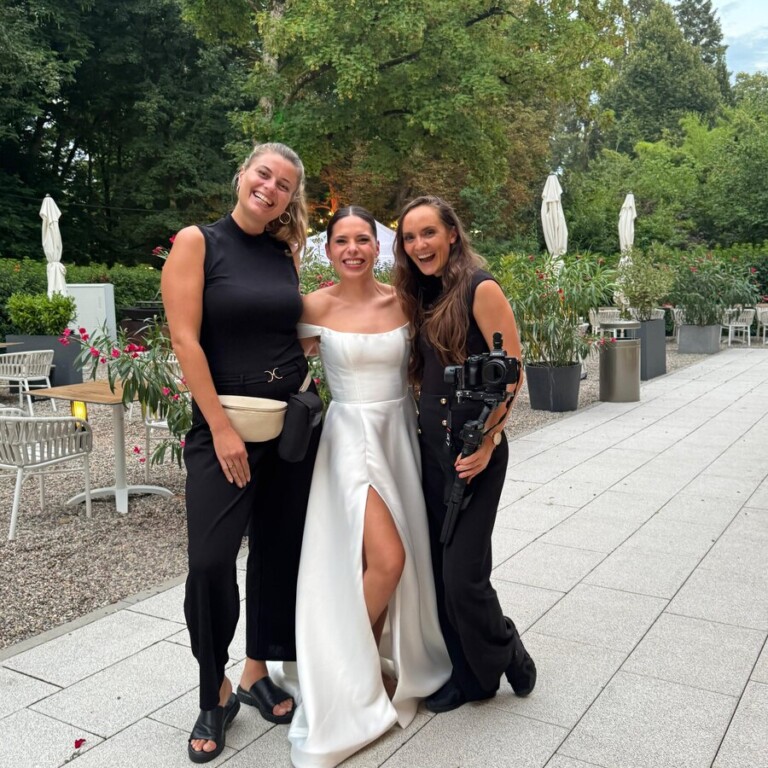 Salome Sommer with a couple on their wedding day